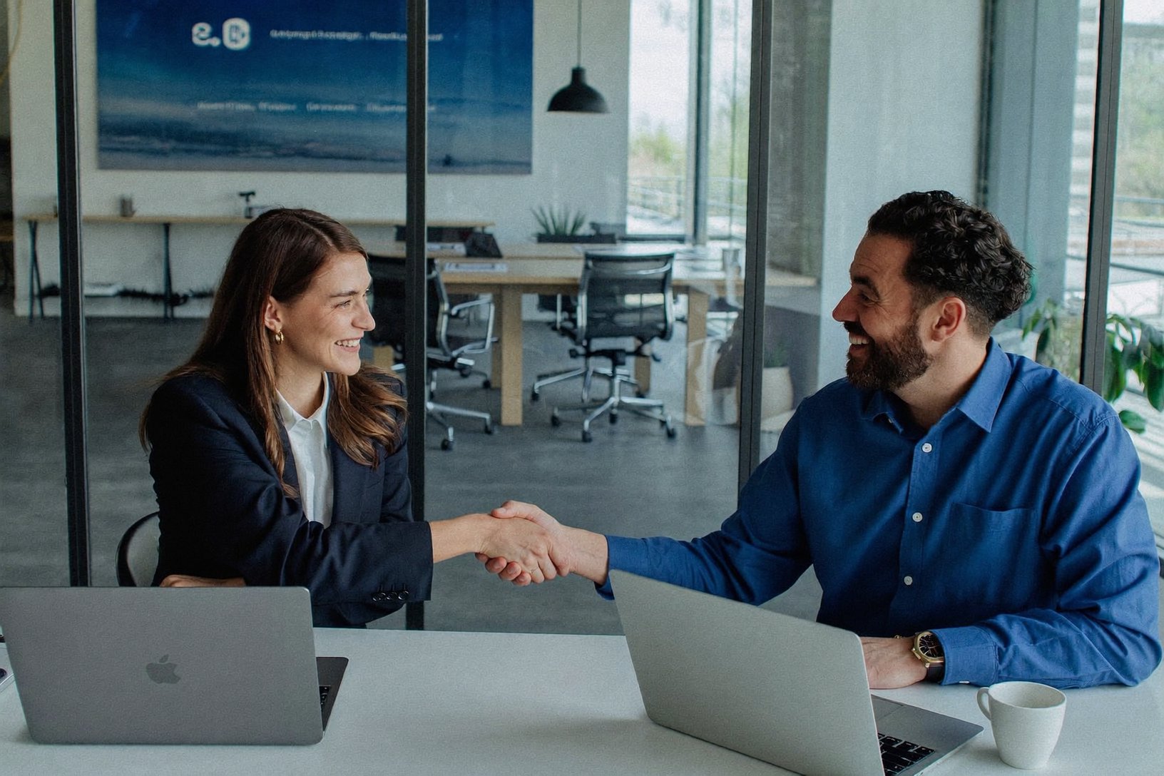 Partners bezegelen een AI-opleidingssamenwerking met OC ICT